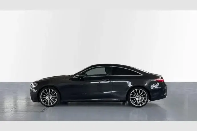 Usado Mercedes E220 194 CV (142 kW) 2022 Gris Coupe