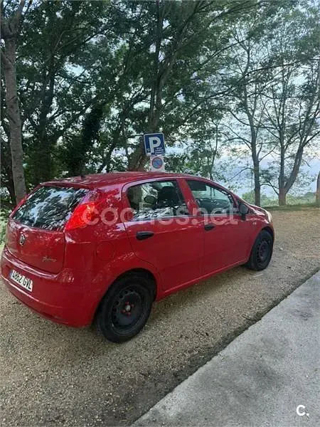 Usado Fiat Punto Active 75 CV (55 kW) 2010 Rojo Utilitario