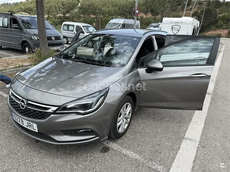 Usado Opel Astra Selective 110 CV (80 kW) 2016 Beige Familiar