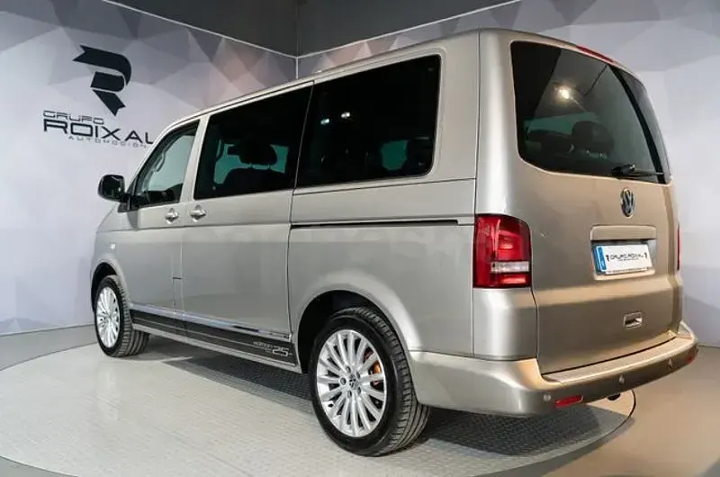 Usado VW Multivan Highline 180 CV (132 kW) 2012 Marrón Monovolumen