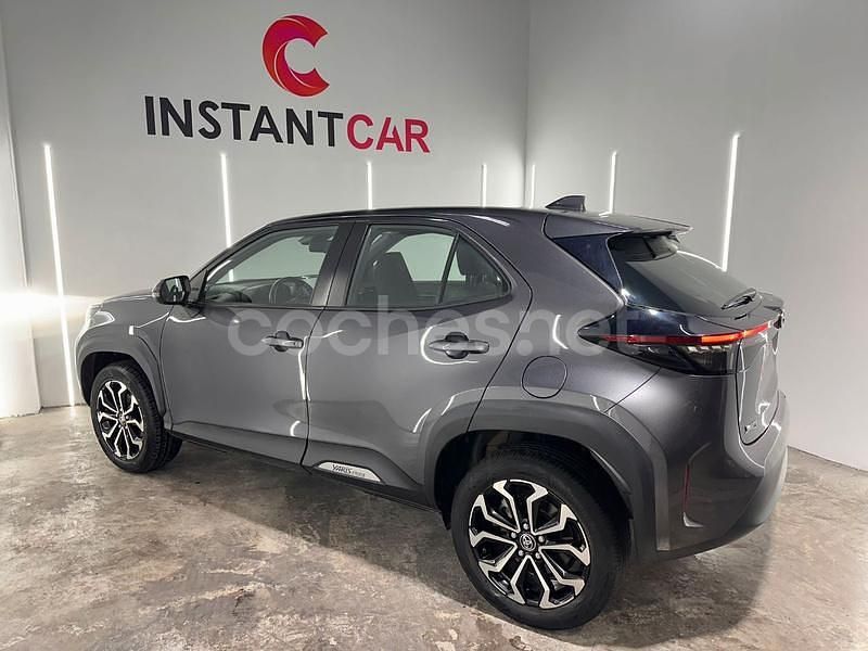 Usado Toyota Yaris Cross Active 116 CV (85 kW) 2023 Gris / plata SUV