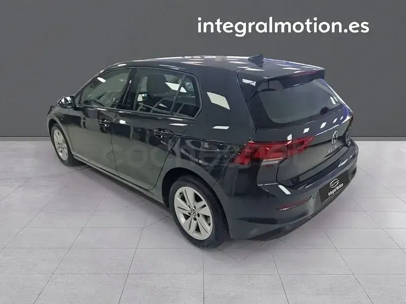 Usado VW Golf VIII Life 110 CV (80 kW) 2022 Negro Berlina