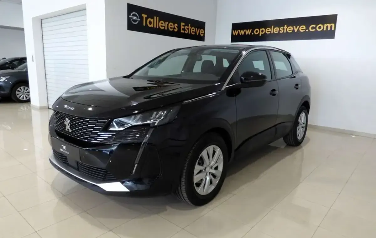 Usado Peugeot 3008 Active 131 CV (96 kW) 2022 Negro SUV