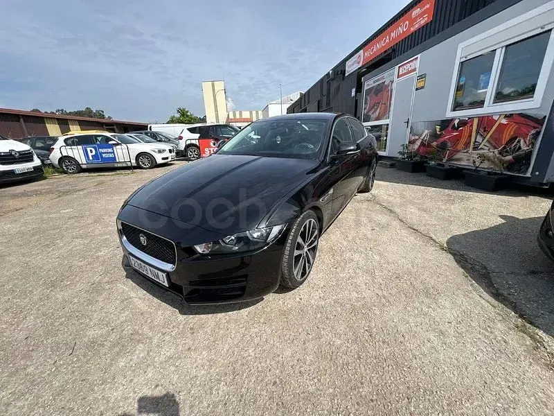 Usado Jaguar XE Prestige 180 CV (132 kW) 2016 Negro Berlina