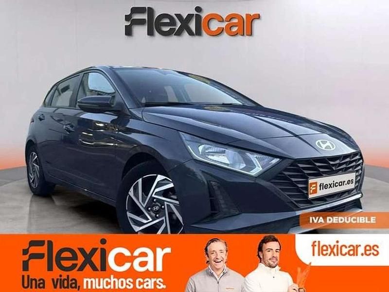 Usado Hyundai i20 84 CV (61 kW) 2024 Gris Utilitario
