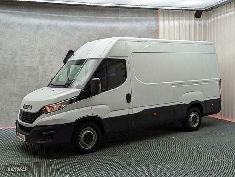 Usado Iveco Daily 156 CV (114 kW) 2022 Blanco Van