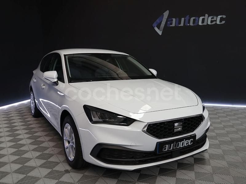 Usado Seat Leon Style 110 CV (80 kW) 2024 Blanco Berlina
