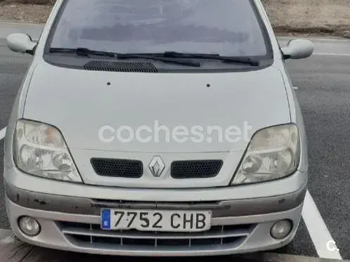 Usado Renault Scénic Dynamique 120 CV (88 kW) 2003 Gris / plata Monovolumen