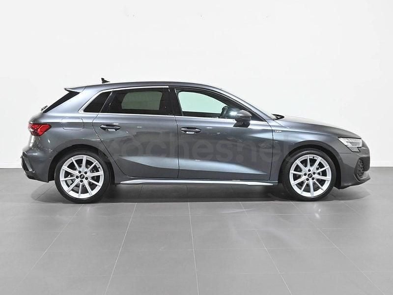 Usado Audi A3 S-Line 150 CV (110 kW) 2025 Gris / plata Berlina