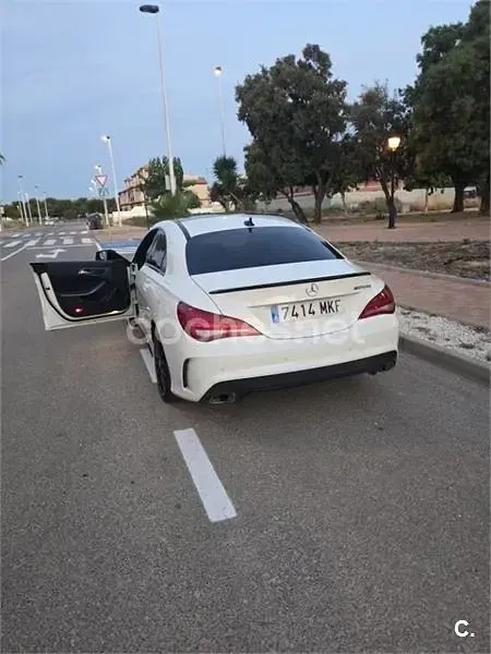 Usado Mercedes CLA220 Urban 170 CV (125 kW) 2013 Blanco Coupe