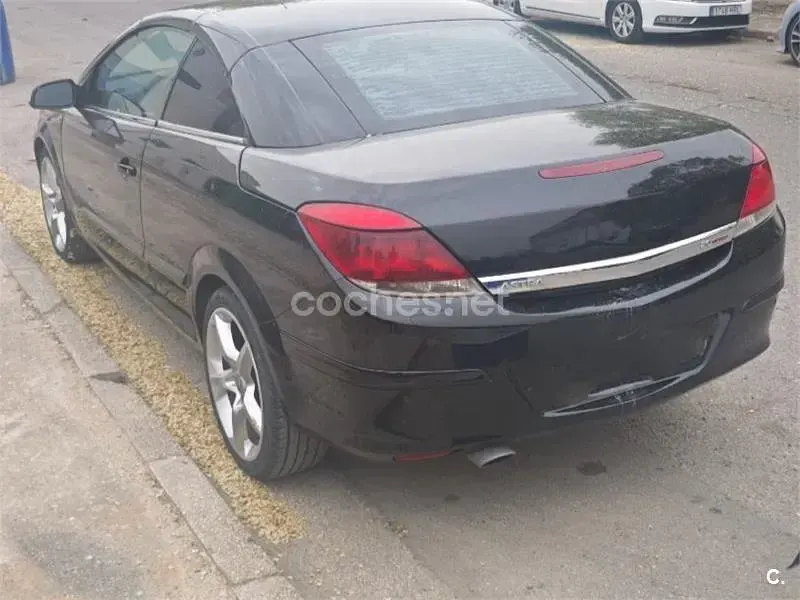 Usado Opel Astra Cabriolet Cosmo 200 CV (147 kW) 2007 Negro Descapotable