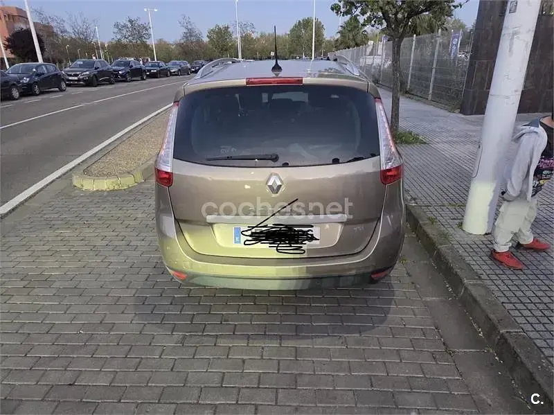 Usado Renault Grand Scénic IV LIMITED 130 CV (95 kW) 2016 Beige Monovolumen
