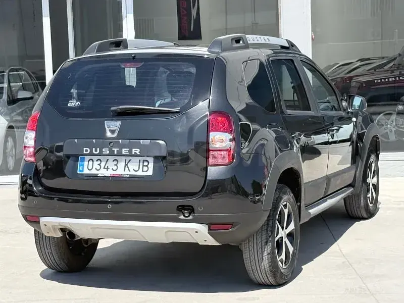 Usado Dacia Duster Lauréate 125 CV (91 kW) 2017 Negro SUV