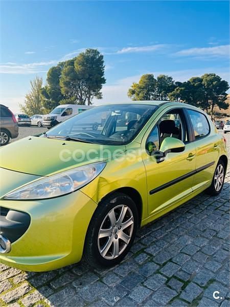 Usado Peugeot 207 90 CV (66 kW) 2007 Verde Berlina