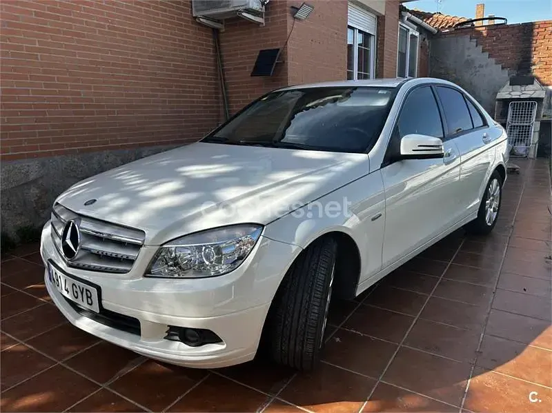 Usado Mercedes C200 Avantgarde 136 CV (100 kW) 2010 Blanco Familiar