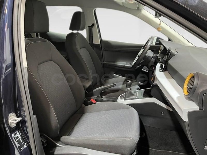 Usado Seat Arona Style Plus 110 CV (80 kW) 2022 Azul SUV