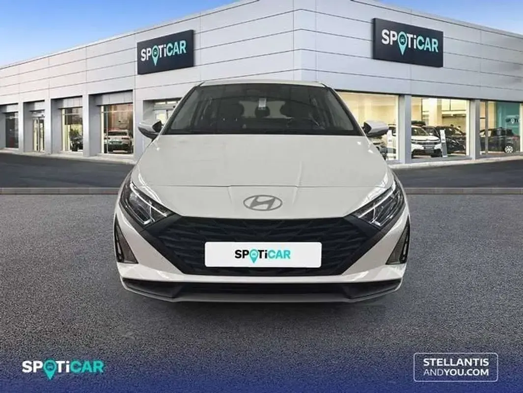 Usado Hyundai i20 80 CV (58 kW) 2025 Blanco Utilitario