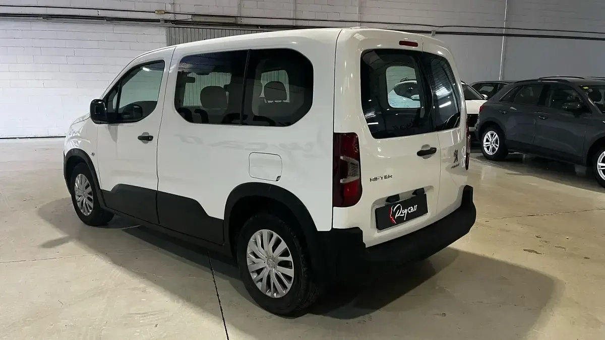 Usado Peugeot Rifter Active 100 CV (73 kW) 2021 Blanco Monovolumen