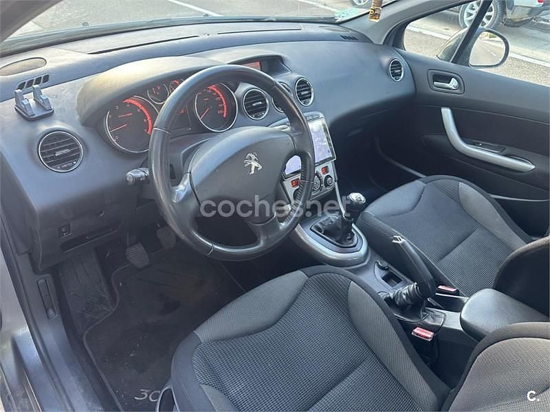 Usado Peugeot 308 Active 120 CV (88 kW) 2013 Gris / plata Berlina
