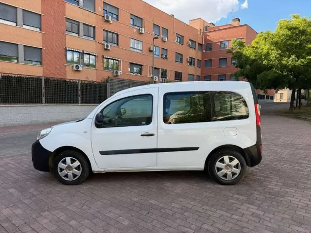 Usado Renault Kangoo 90 CV (66 kW) 2015 Blanco Monovolumen