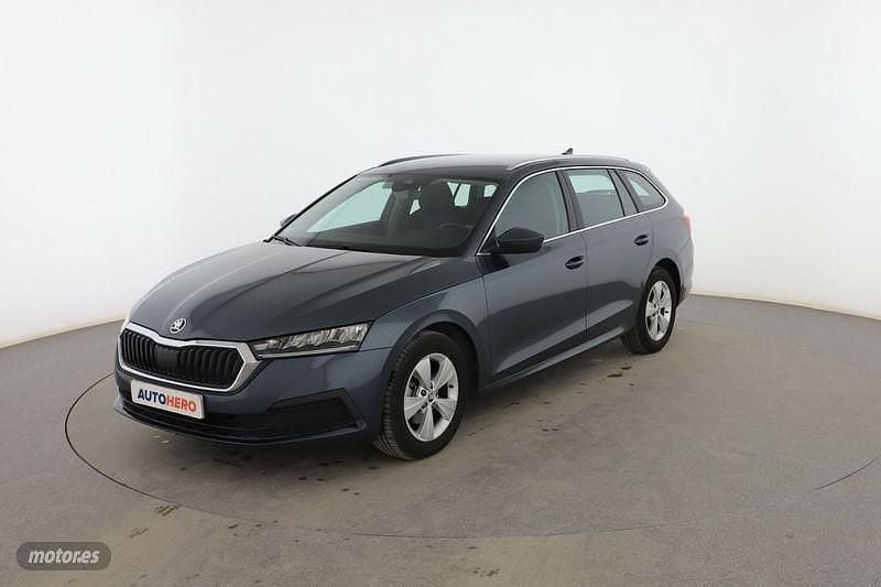 Negro Usado 2021 Skoda Octavia Ambition Familiar | 15.299 € (Buen precio) - Imagen 1/3