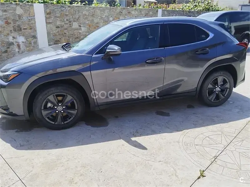 Usado Lexus UX 184 CV (135 kW) 2023 Azul SUV