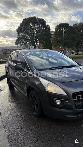 Usado Peugeot 3008 110 CV (80 kW) 2010 Gris / plata Familiar
