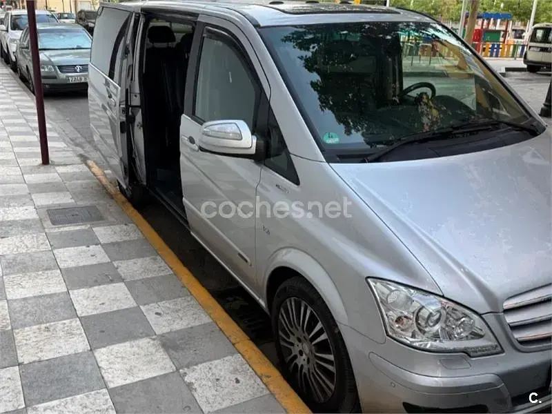 Usado Mercedes Viano Edition 224 CV (164 kW) 2012 Gris / plata Monovolumen