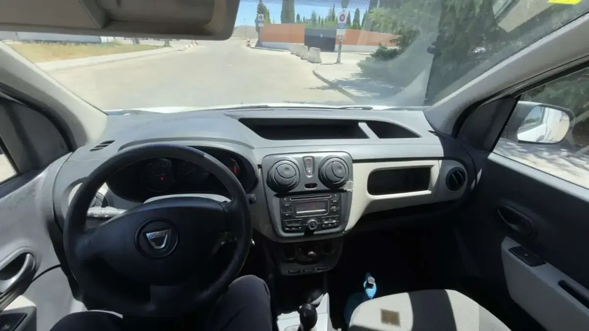 Usado Dacia Dokker Ambiance 75 CV (55 kW) 2016 Blanco Monovolumen