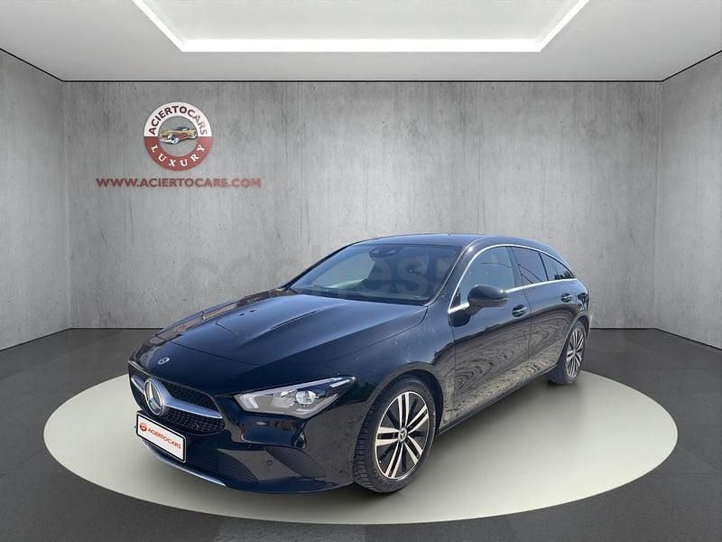 Usado Mercedes CLA200 Shooting Brake 150 CV (110 kW) 2020 Negro Familiar