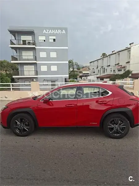 Usado Lexus UX Business Edition 184 CV (135 kW) 2021 Rojo SUV