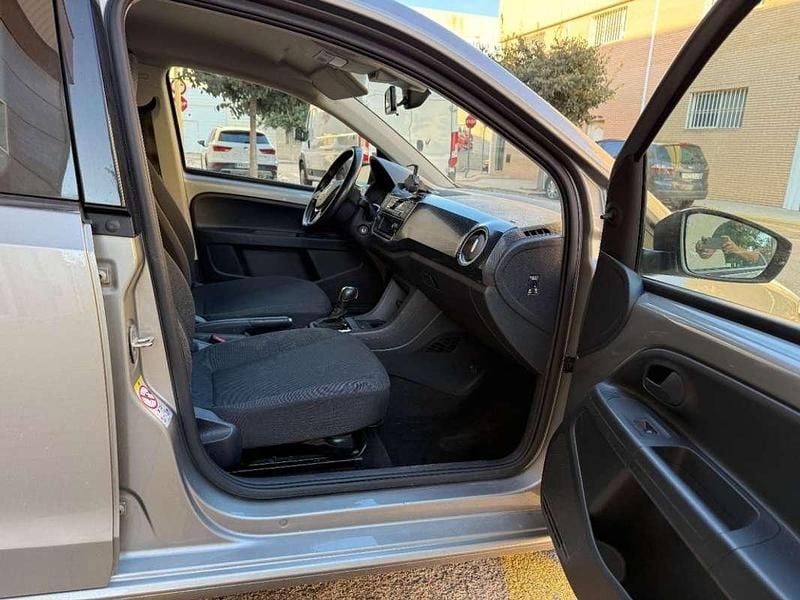 Usado VW e-up! 61 kW (83 CV) 2021 Gris Utilitario