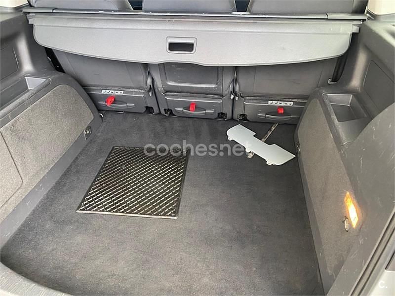 Usado VW Touran Sport 140 CV (102 kW) 2013 Gris / plata Monovolumen