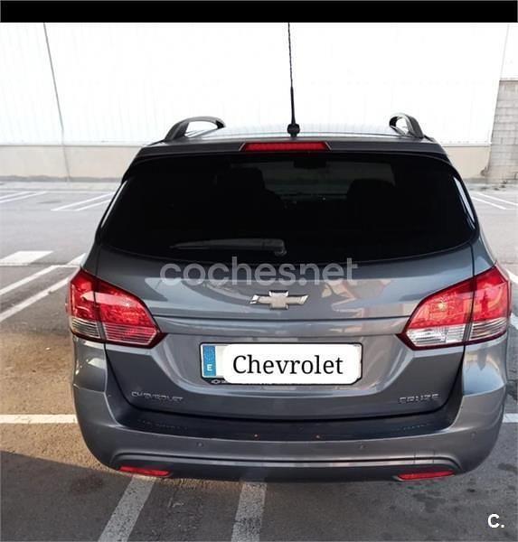 Usado Chevrolet Cruze LT 130 CV (95 kW) 2014 Gris / plata Familiar