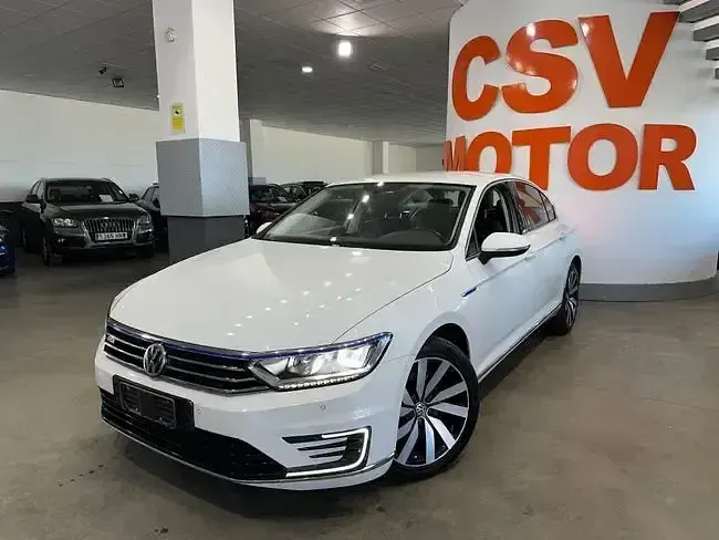 Usado VW Passat Sport 218 CV (160 kW) 2018 Blanco Berlina