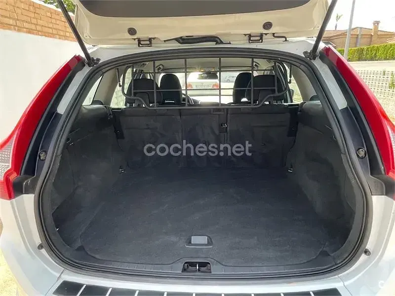 Usado Volvo XC60 Kinetic 136 CV (100 kW) 2014 Blanco SUV