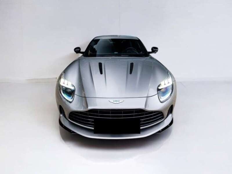 Plateado Usado 2024 Aston Martin DB12 Coupe | 235.000 € - Imagen 1/4