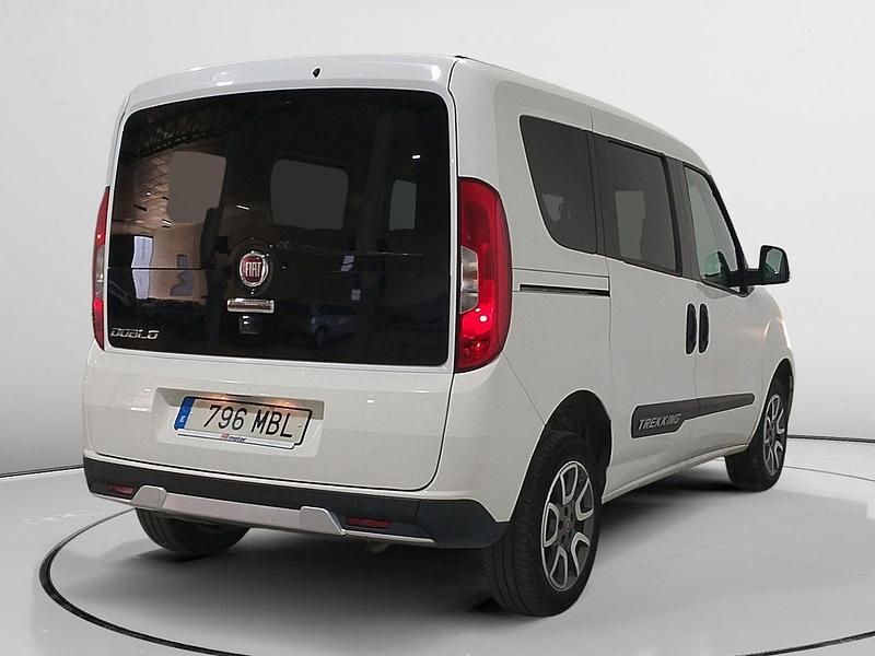 Usado Fiat Doblò Trekking 120 CV (88 kW) 2022 Blanco Monovolumen