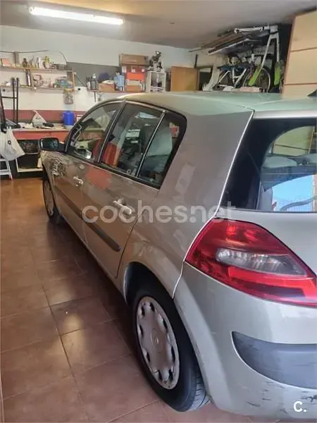 Usado Renault Mégane Authentique 105 CV (77 kW) 2006 Beige Berlina
