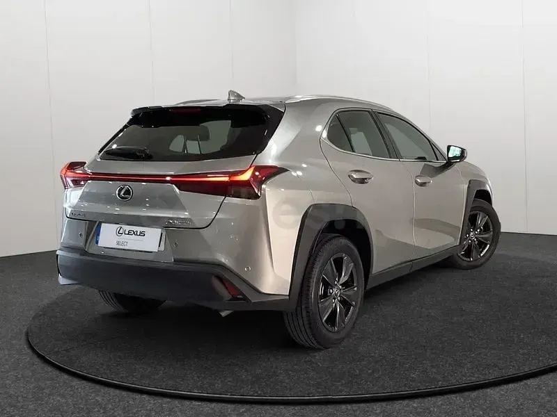 Usado Lexus UX 184 CV (135 kW) 2022 Gris / plata SUV