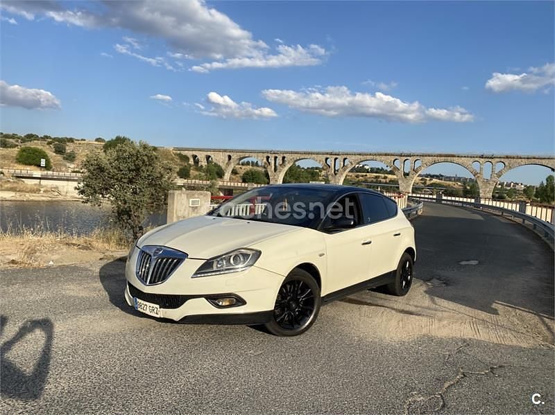 Beige Usado 2009 Lancia Delta Utilitario | 4900 € (Precio justo) - Imagen 1/4