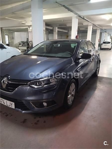 Usado Renault Mégane IV LIMITED 115 CV (84 kW) 2020 Gris / plata Berlina