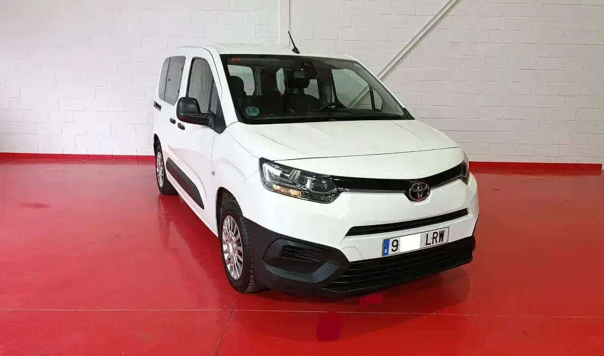 Usado Toyota Proace City City 100 CV (73 kW) 2021 Blanco Monovolumen