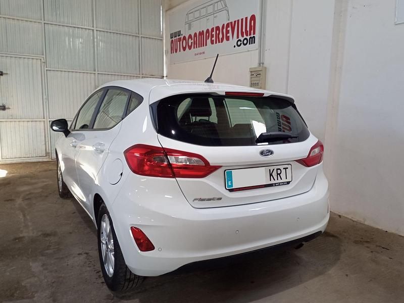 Usado Ford Fiesta Trend+ 85 CV (62 kW) 2018 Blanco Berlina