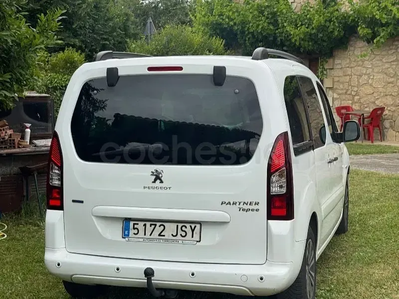 Usado Peugeot Partner Tepee Outdoor 120 CV (88 kW) 2016 Blanco Monovolumen