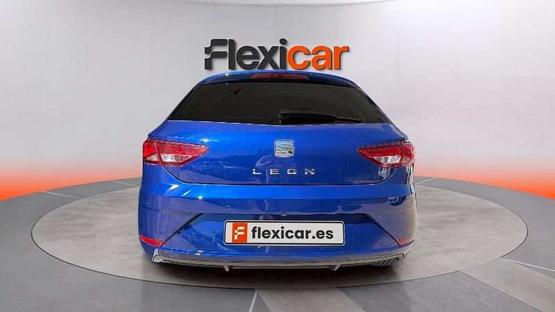 Usado Seat Leon ST Style 131 CV (96 kW) 2020 Azul Familiar
