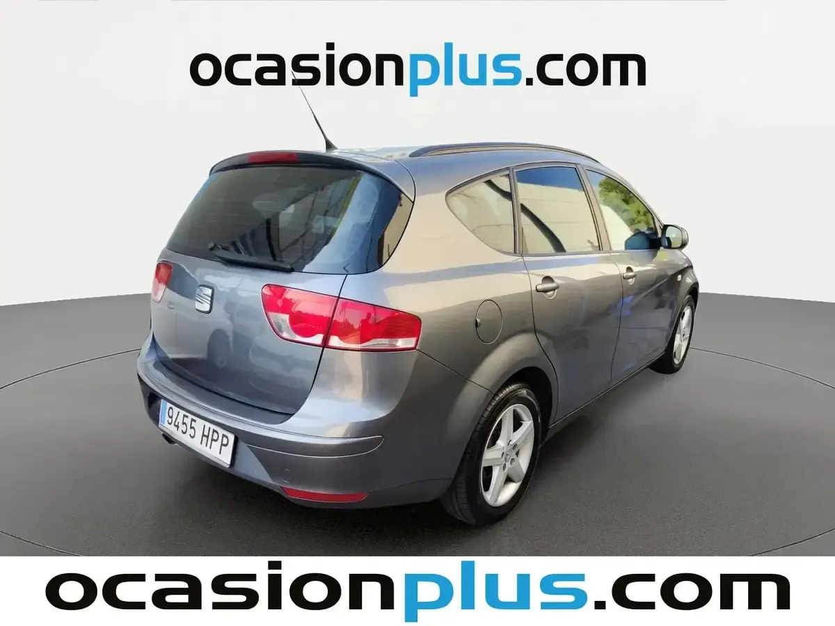 Usado Seat Altea Ecomotive 105 CV (77 kW) 2013 Gris Monovolumen