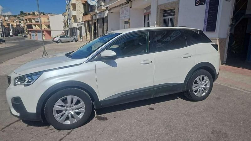 Usado Peugeot 3008 Active 120 CV (88 kW) 2016 Blanco SUV