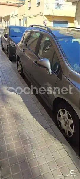 Usado Peugeot 308 90 CV (66 kW) 2008 Beige Berlina