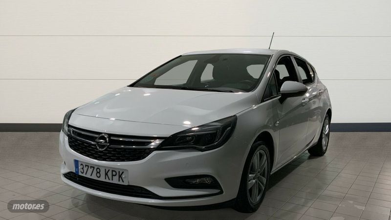 Usado Opel Astra Selective 125 CV (91 kW) 2018 Blanco Familiar